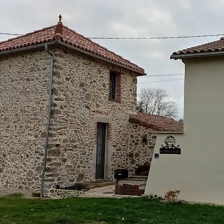 Les Charmes De Castellariis Pouzauges